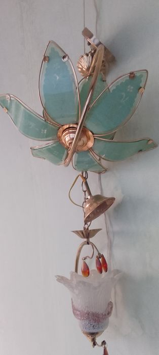 Продам люстры  .