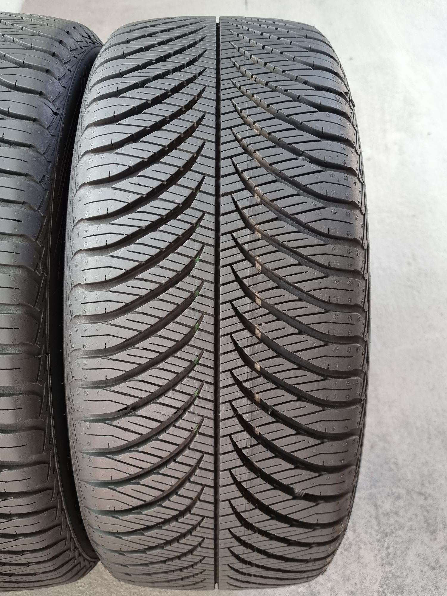 215/45/16 Goodyear 2Броя: 200лв 8.4мм