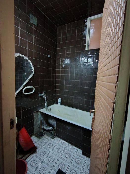 Продается квартира в центре 2/4/4 Кадышева дёшево срочно