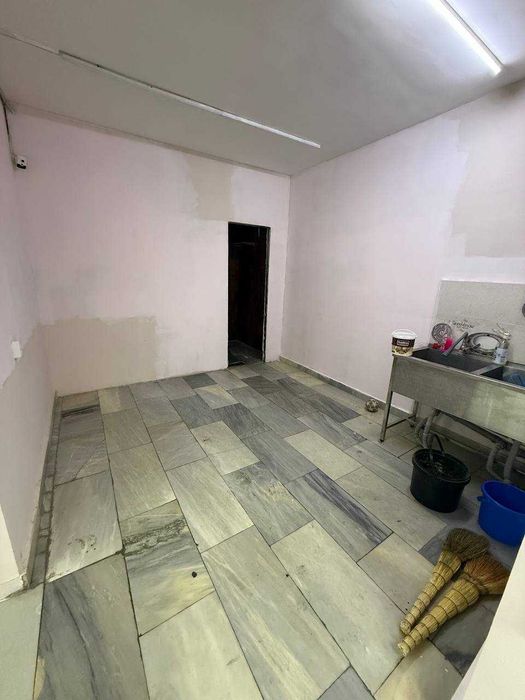 Коммерческое помещение на Карасу-1 в доль дороги 88м2+подвал Парковка