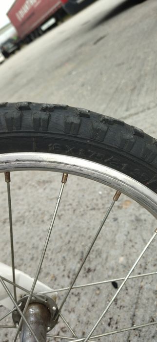 Bicicletă copii cu roți pe 16