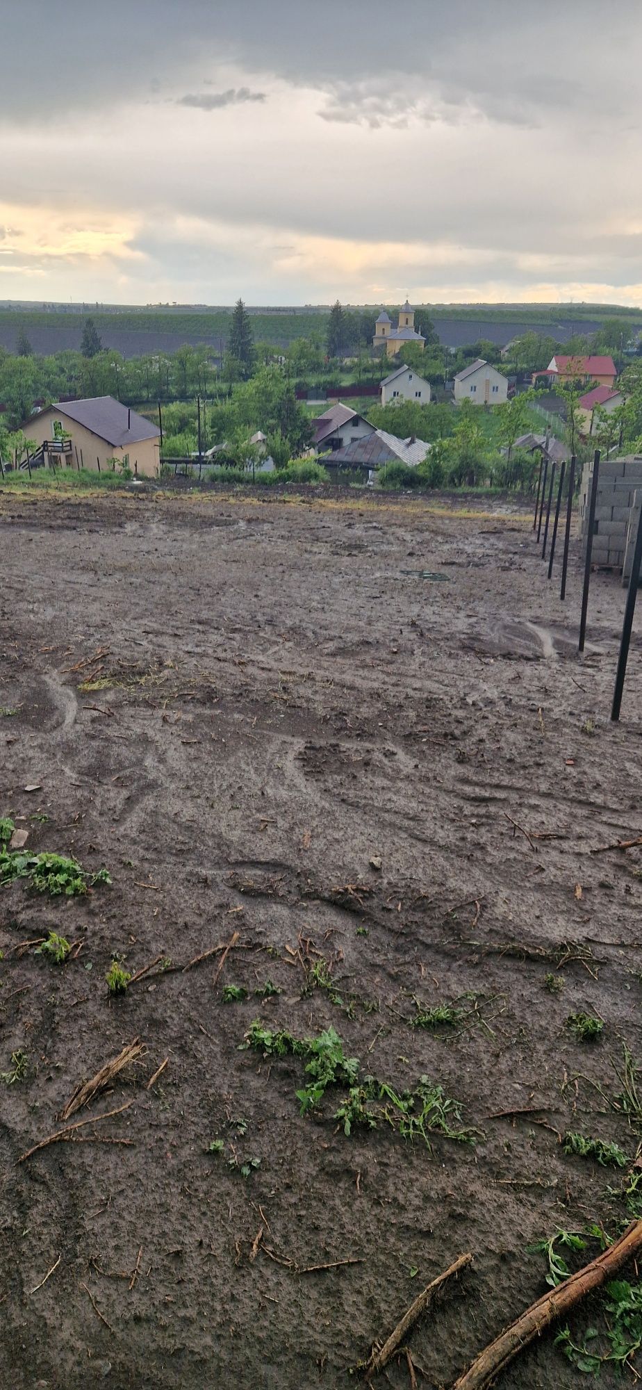 Vând teren intravilan în Sârca