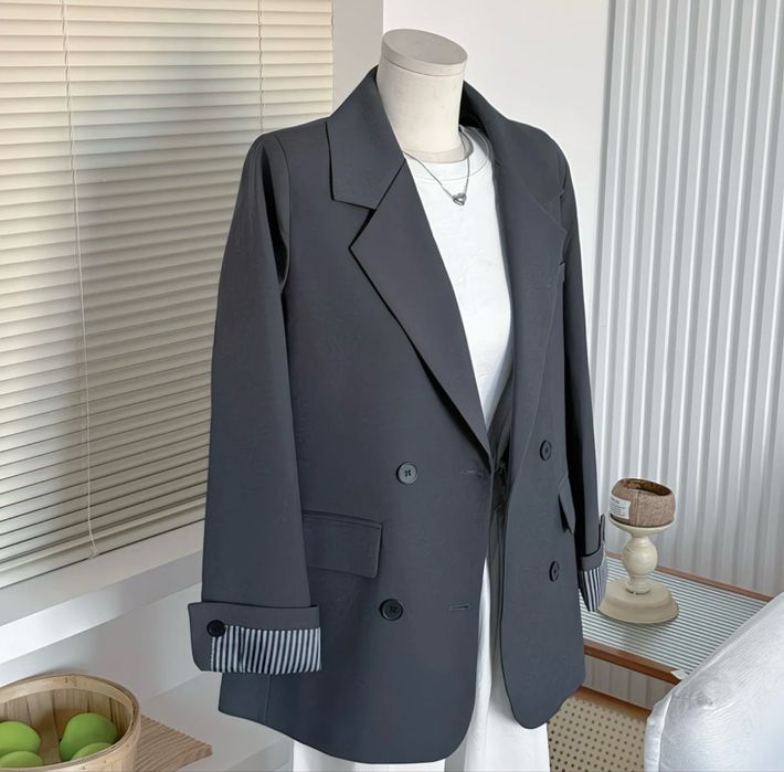 Новый пиджак в сером цвете