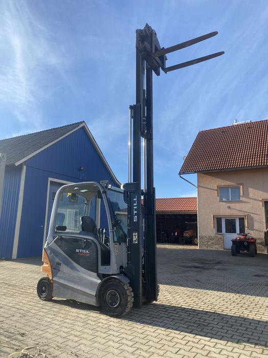 De inchiriat stivuitor cu rotator