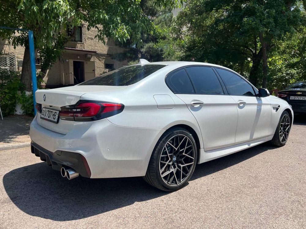 Продам BMW  f10 рестайлинг j30