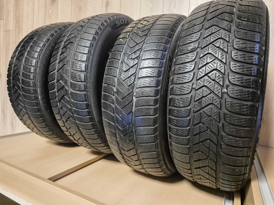 4 Anvelope de iarna Pirelli Winter Sottozero 3 205 55 R17