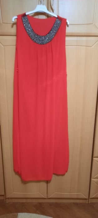 Vând rochie și compleuri