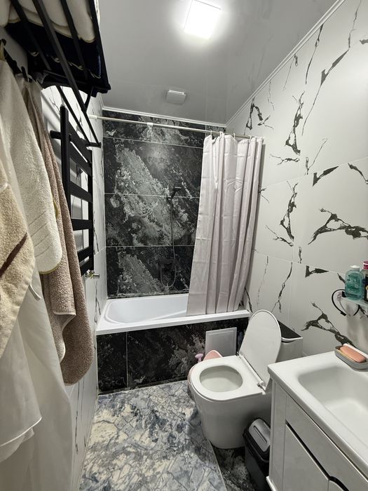 22-maktab yonidan kvartira sotiladi