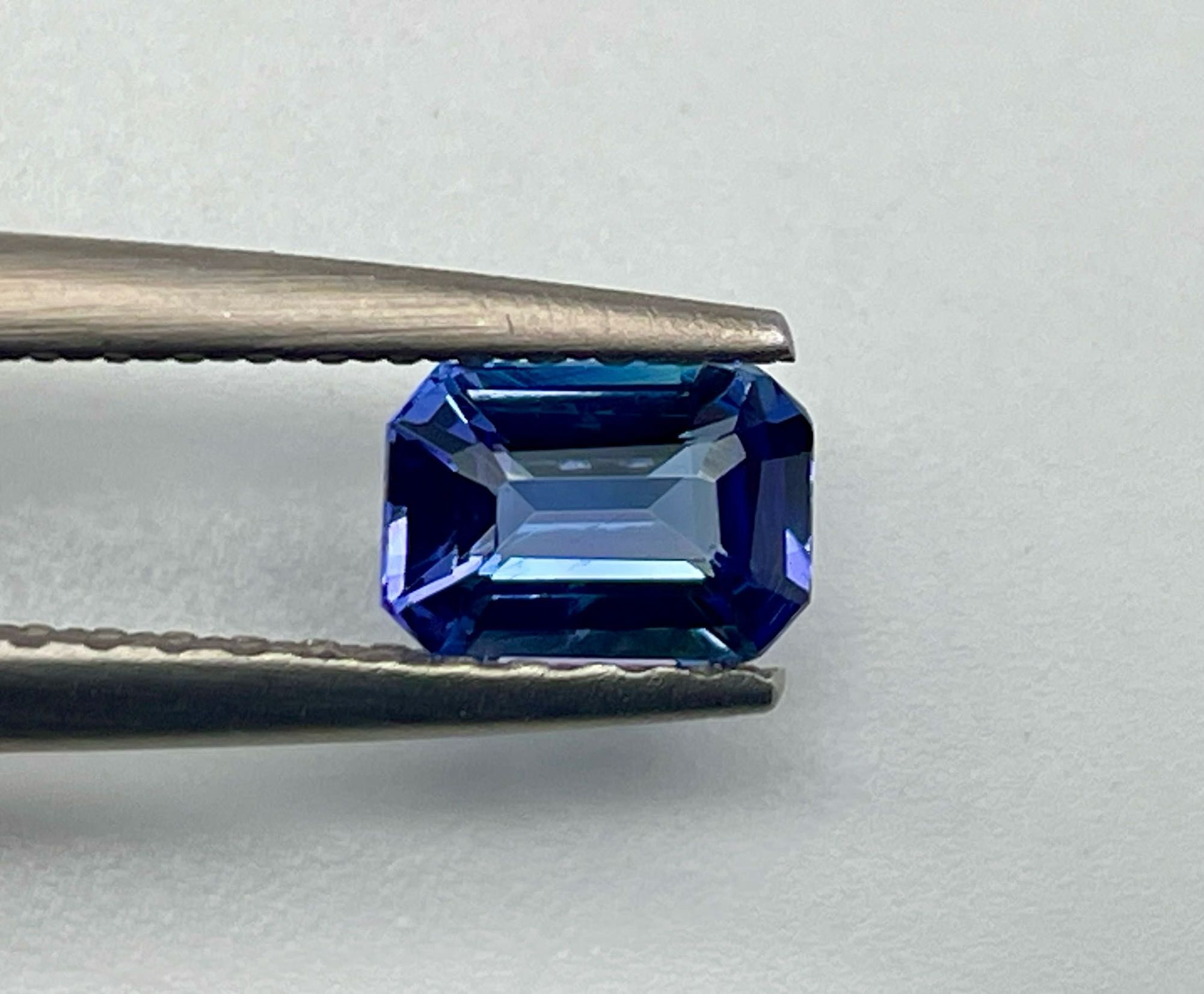 Инвестиционен естествен Танзанит 0.99ct.