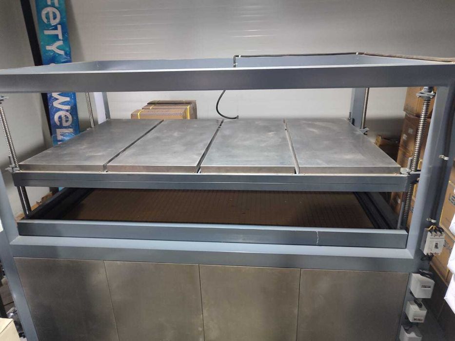 Продается абсолютно новый вакуум-формовочный станок