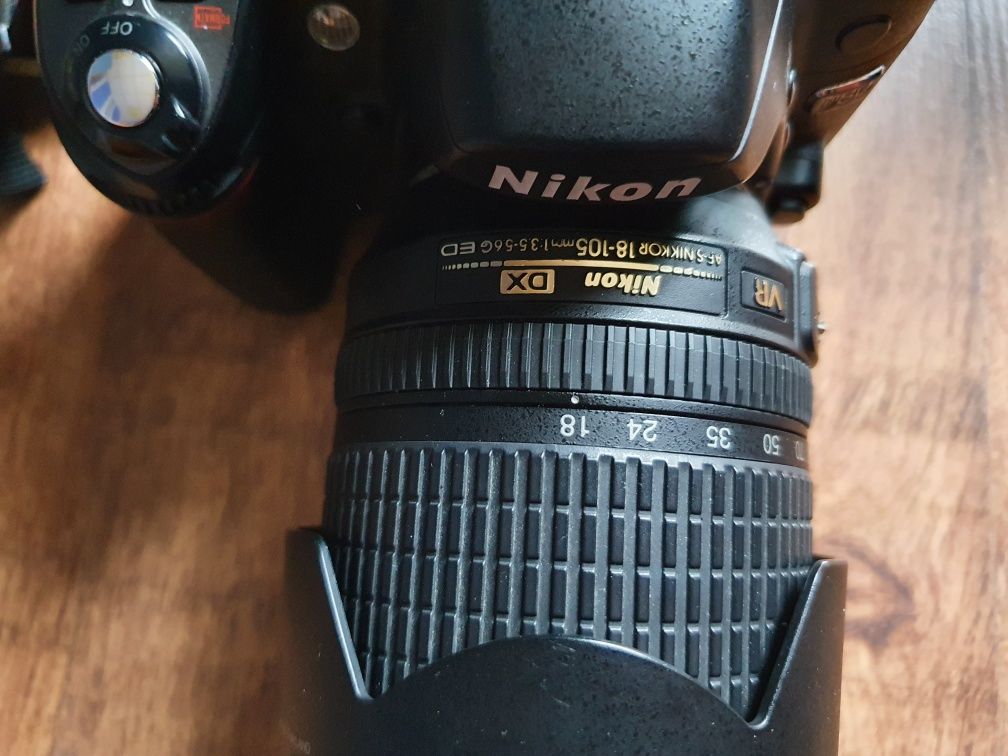 Nikon D80 + обектив 18-105