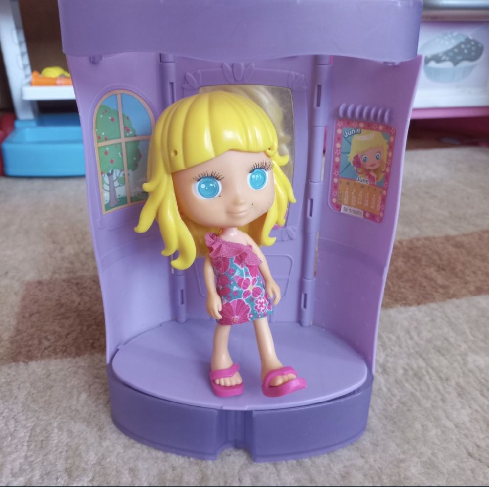 Момичешки играчки: barbie, люлка и легло за бебе, кукла