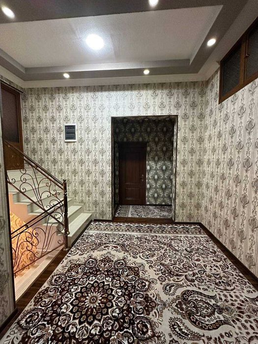 Самарканд шахарида 10 хонали, замонави ховли  срочни ховли сотилади.