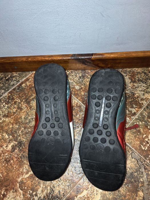 Подарявам спортни обувки за футбол