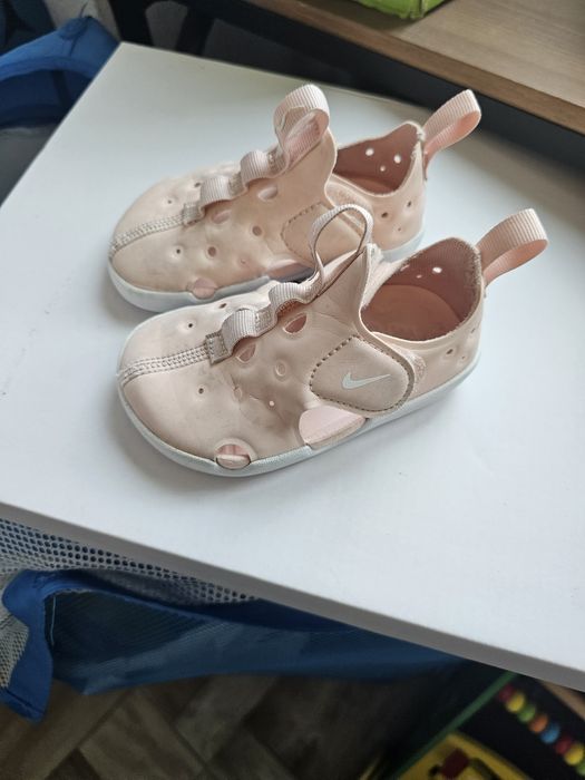 Sandale roz Nike,marimea 21