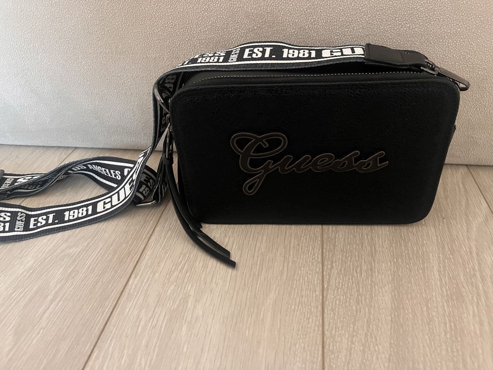 Продавам Чанта Guess