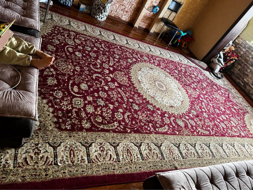 Ковер 5*3 добротный ,хороший