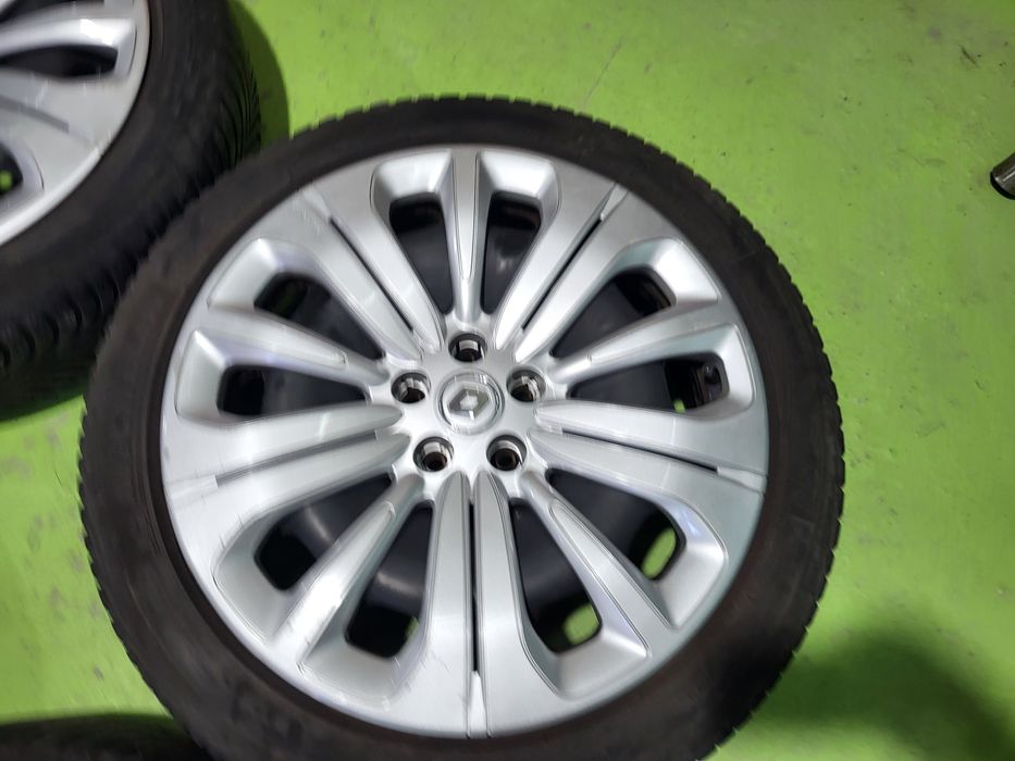 20 5x114.3 Renault Метални джанти с тасове 5х114.3