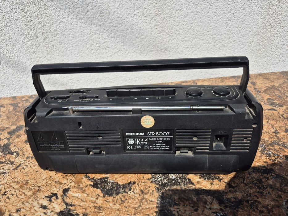 Radio Casetofon marca Fredom model STR 5007 made in Europe 

- nu a fo