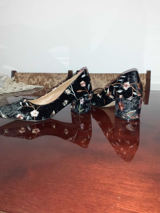 Pantofii damă foarte frumosi si elegti.