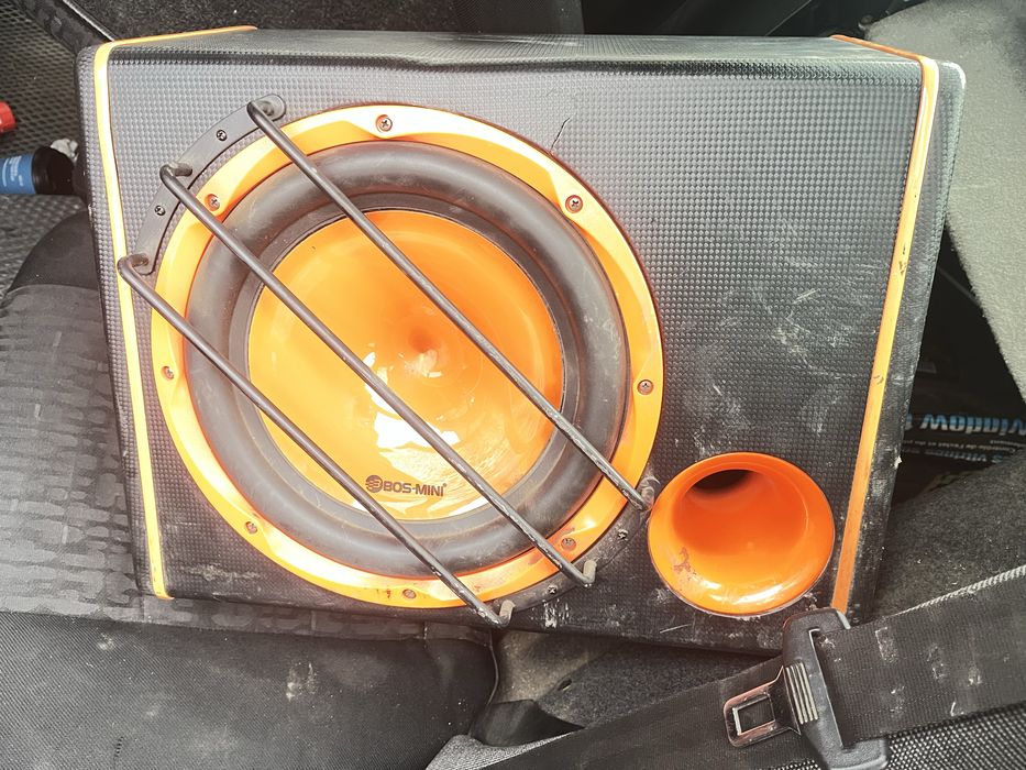 Сабвуфер  используется пол года