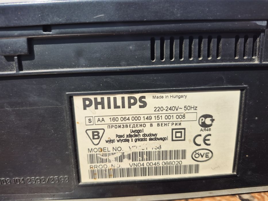 Vand video marca Philips model VR-401,made in Hungary 

- video casett