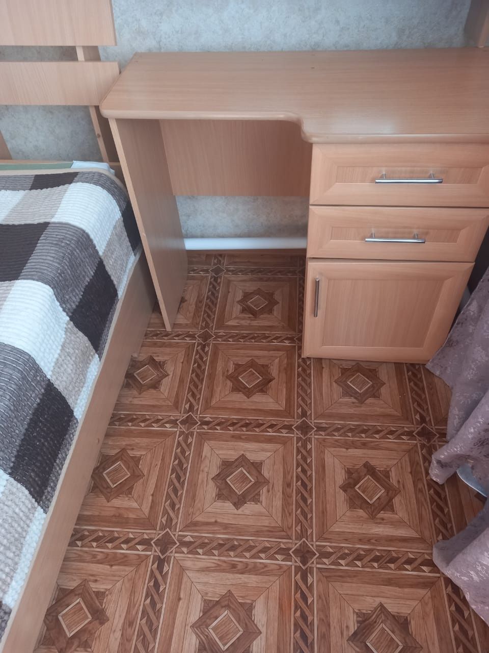 Кровать 1.40 на 2.0 м б/у с матрасом
