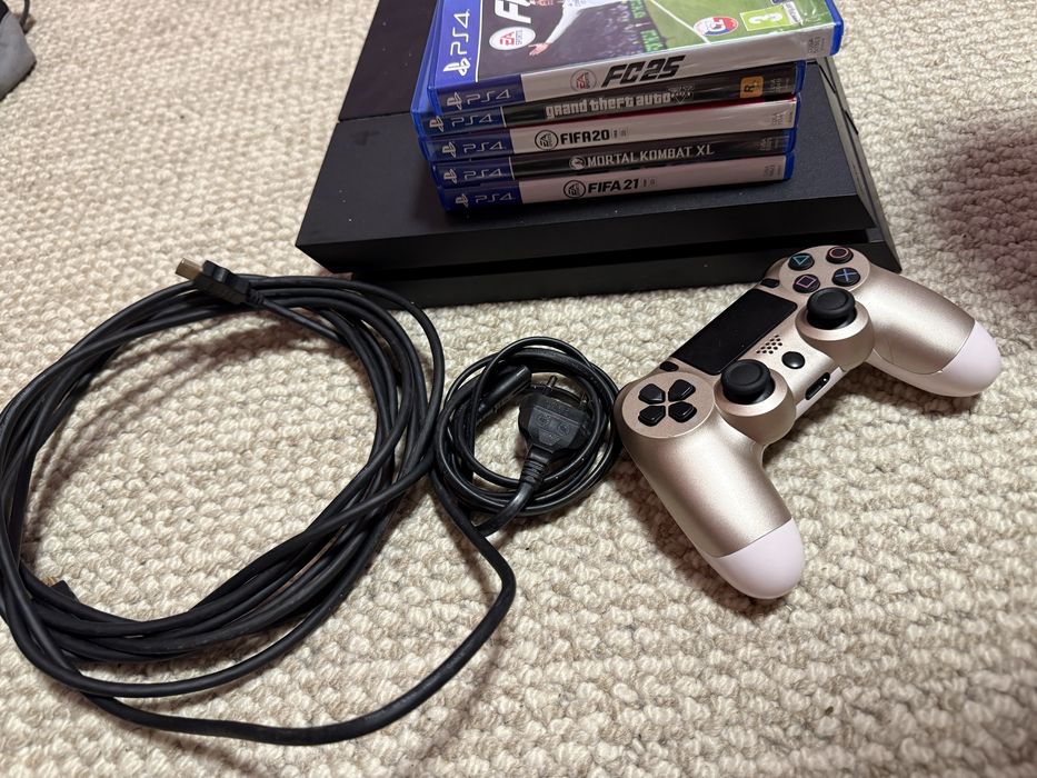 Vand PS 4 ,cu 5 jocuri
