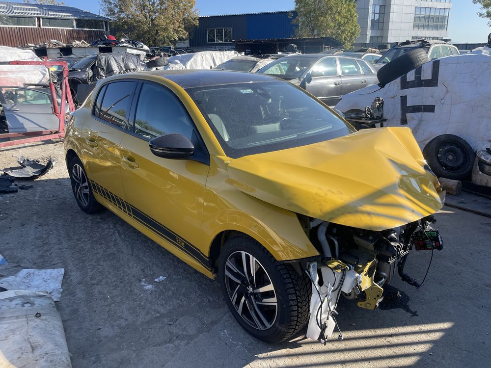 Peugeot 208 на части