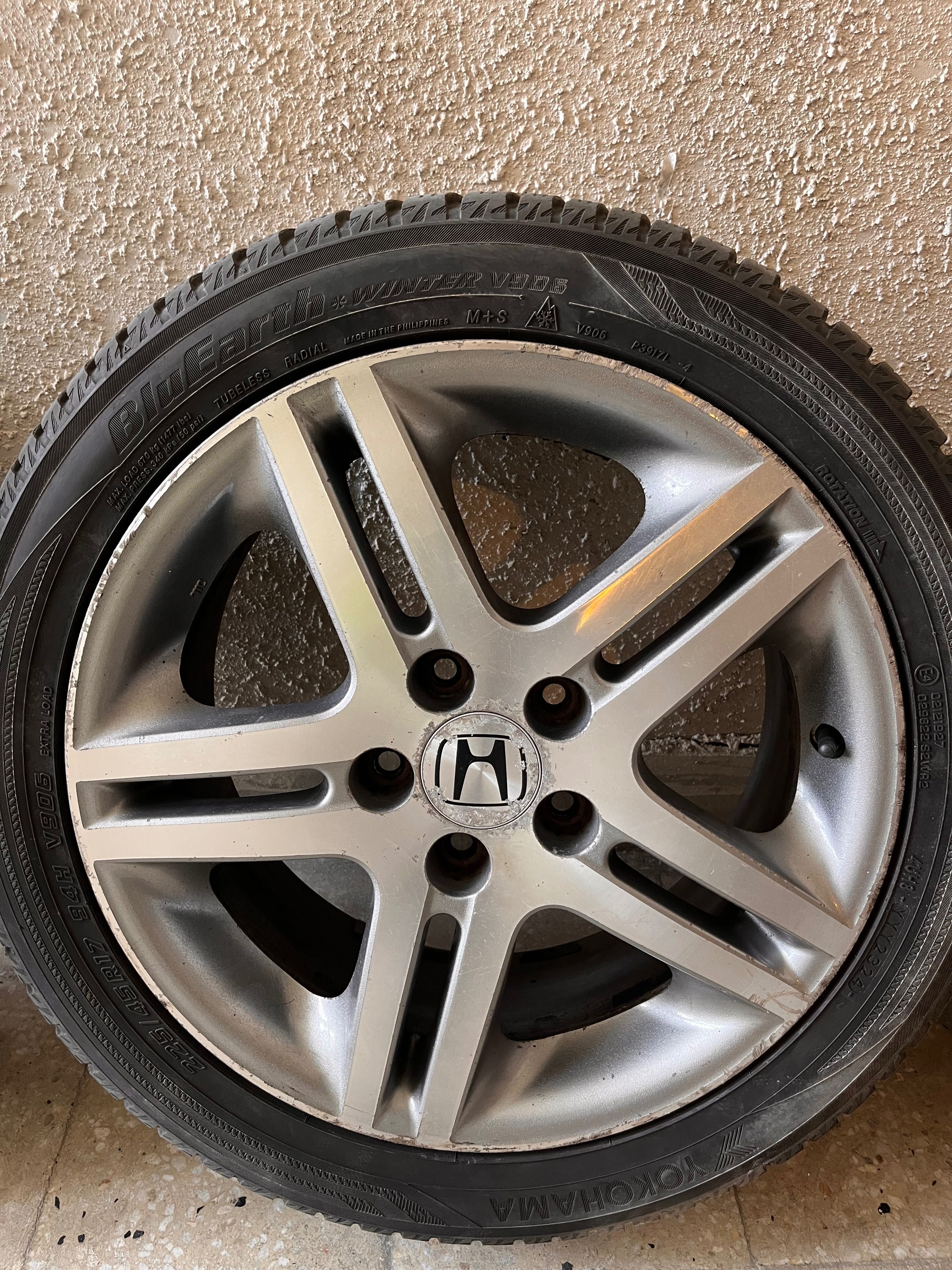 Зимни гуми Yokohama BluEarth Winter V406 с оригинални Enkei Honda 17