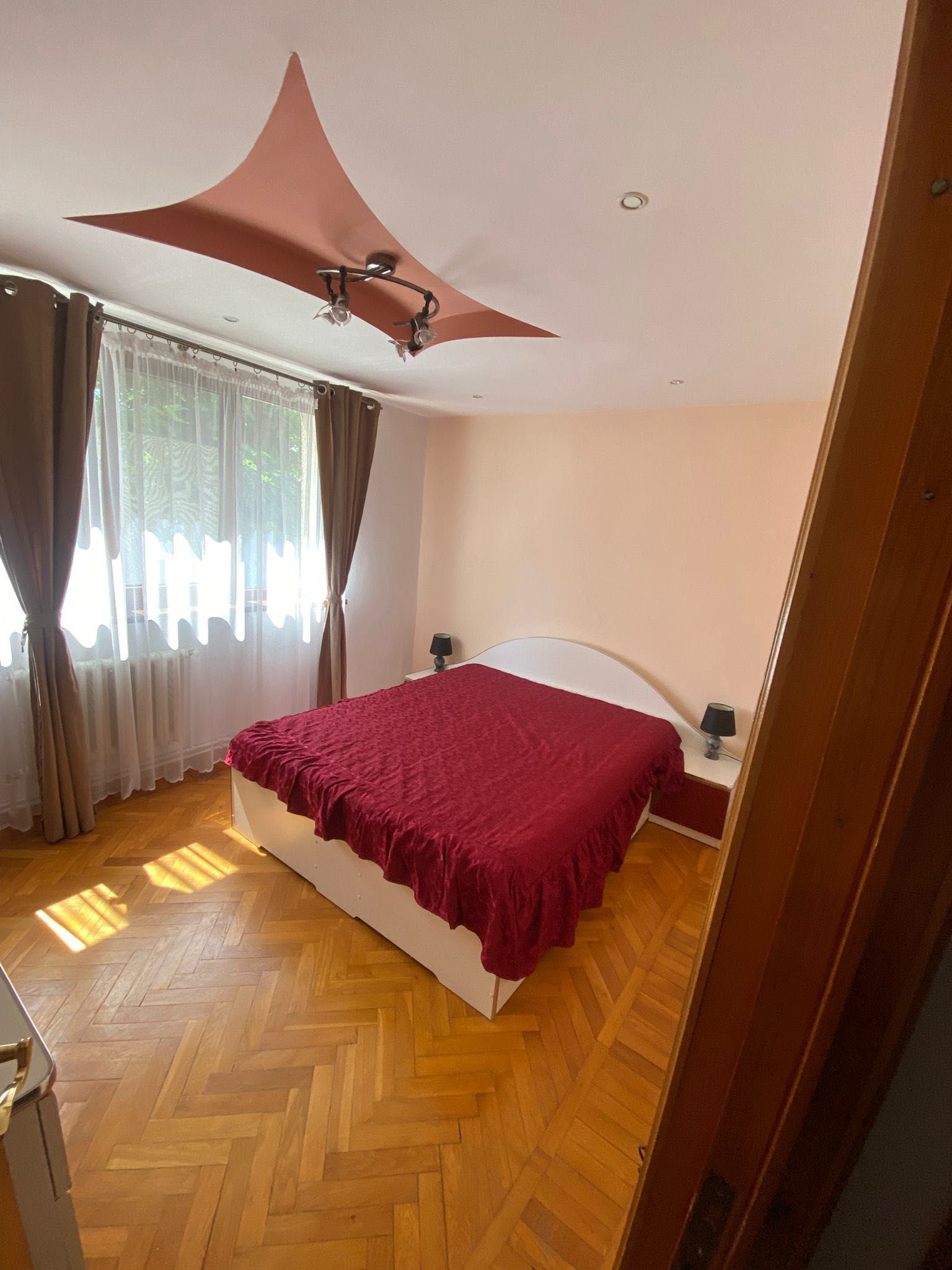 Ofer spre închiriere apartament 2 camere strada Sucevei zona Carrefour