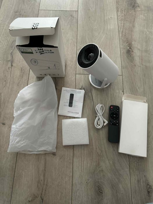 Video Proiector portabil HY300 cu wifi, wireless, alb, nou, la cutie