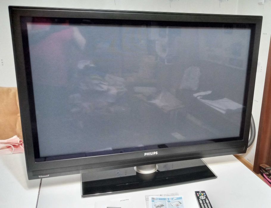 Телевизор HD Philips 42". Состояние нового.