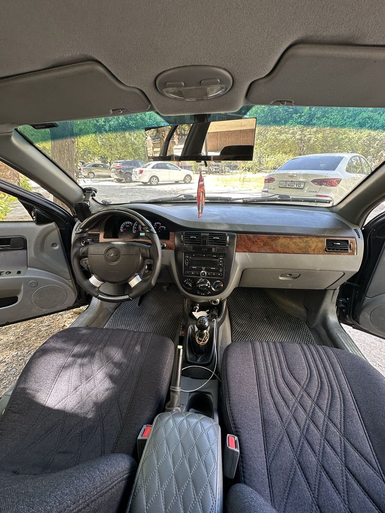 Lasetti 1.8 sotiladi srochna