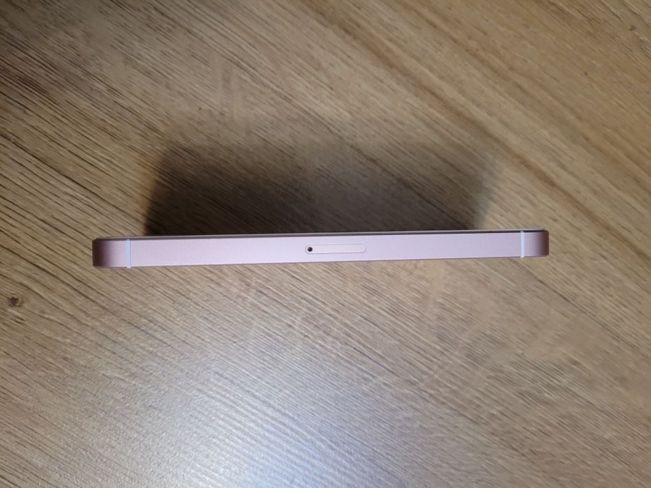 iPhone SE 32gb  93% Батерия