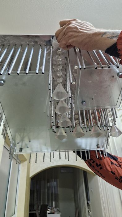 Vând lustre cu telecomandă