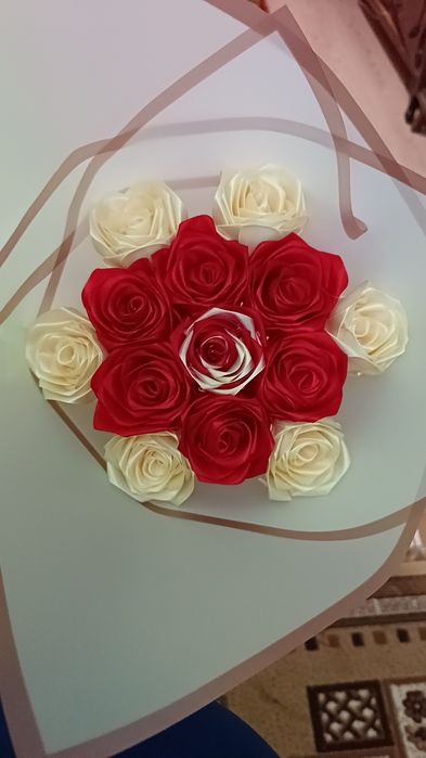 Buchet de trandafiri din satin