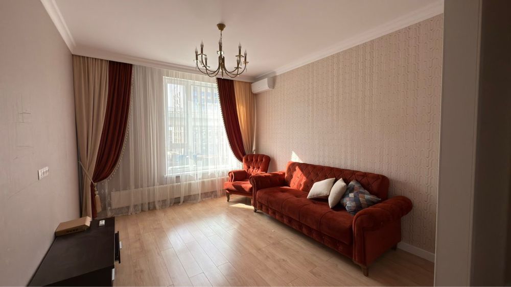 красные шторы и тюль