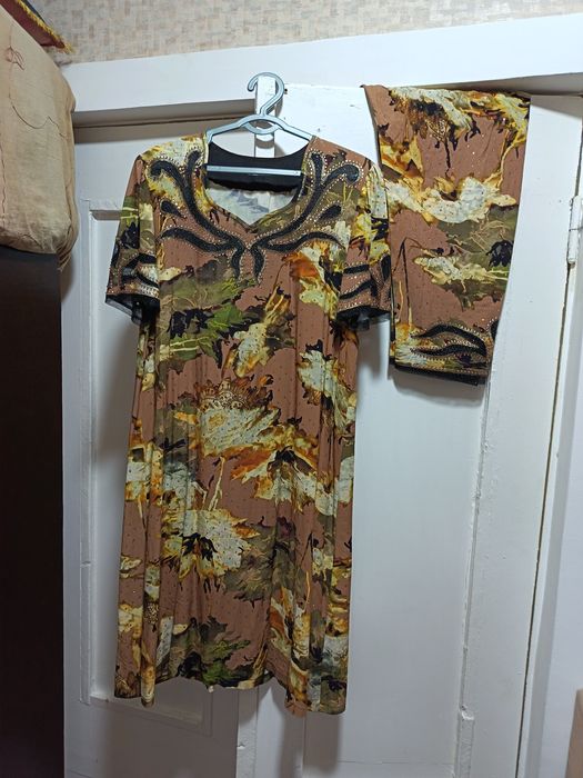 Продаются платья. Куйлаклар сотилади.