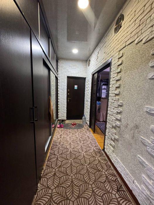 Продается 4-комнатная квартира, массив Ахмад Югнаки, начало массива