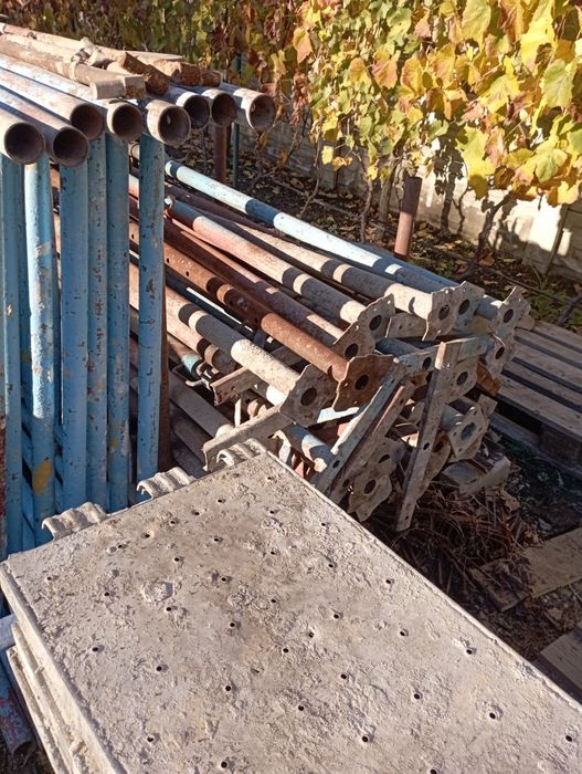 Popi metalici și teuri