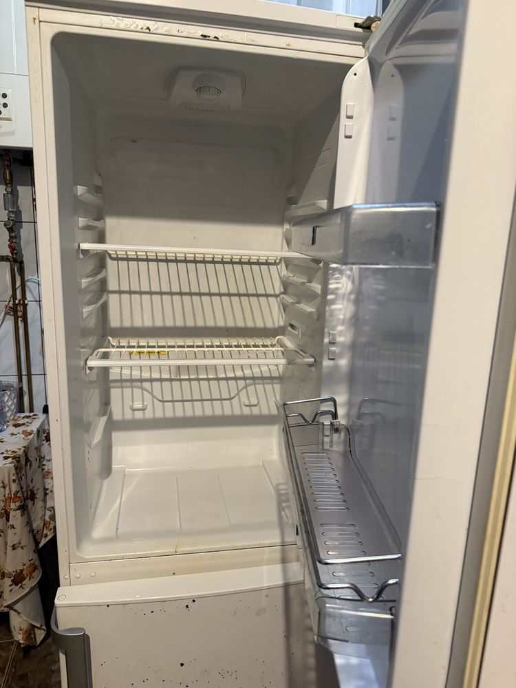 Vand frigider pentru mai multe detali mesaj in privat