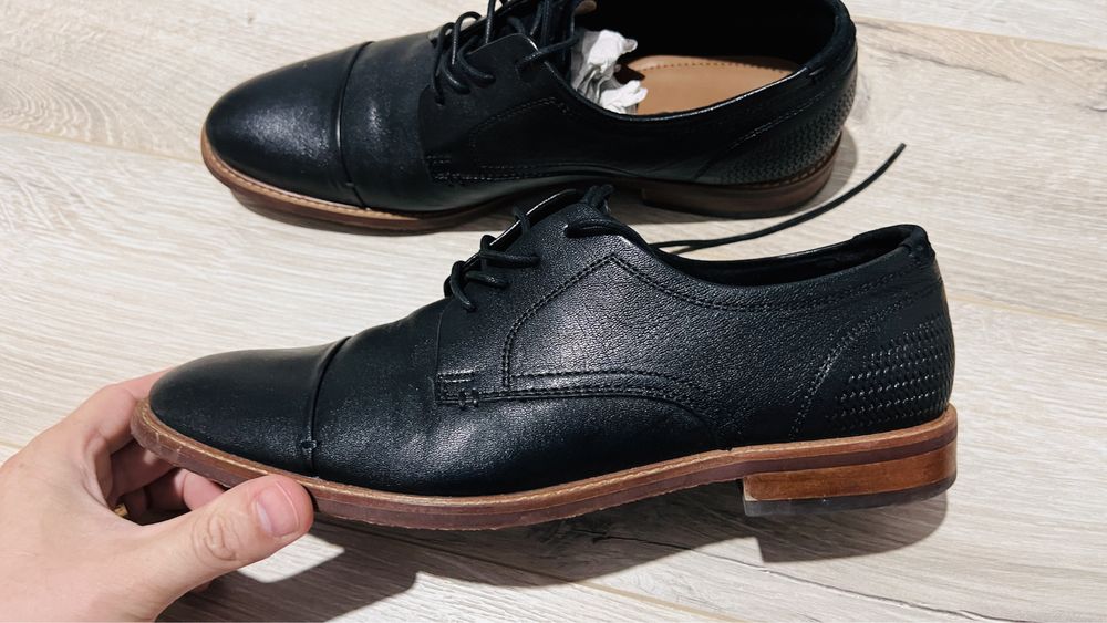 Pantofi Aldo aproape noi