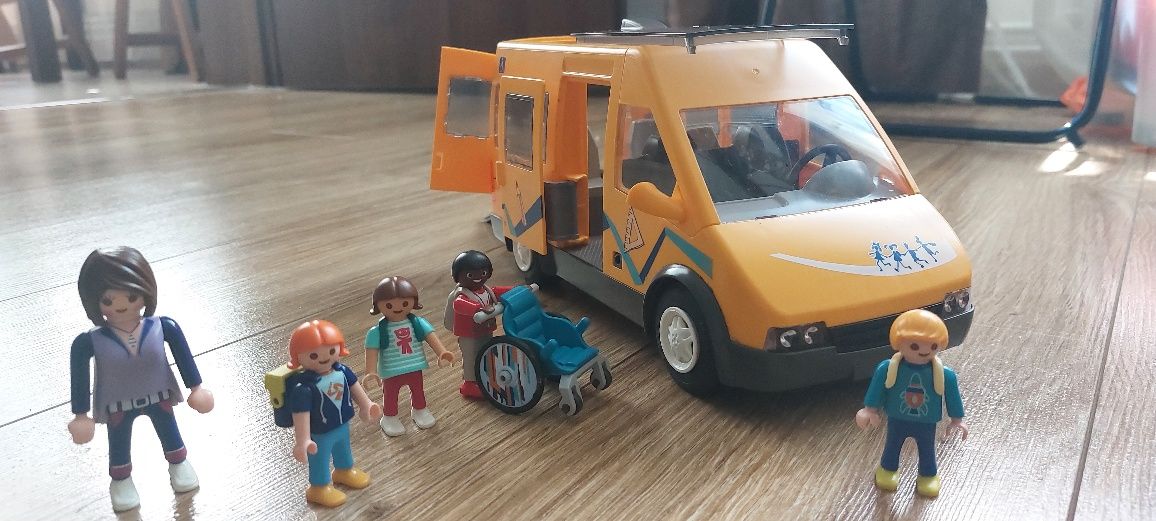 Playmobil City Life - Masina scolara