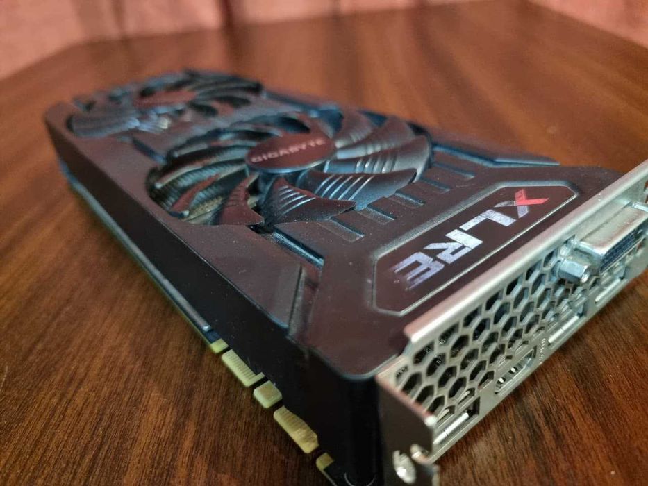 PNY GeForce GTX-1070 XLR8 GAMING-8GB в отличном состоянии.