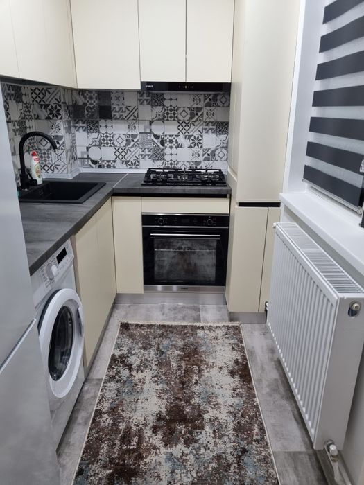 Închiriez garsonieră!