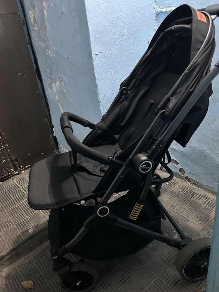 Продам прогулочную коляску