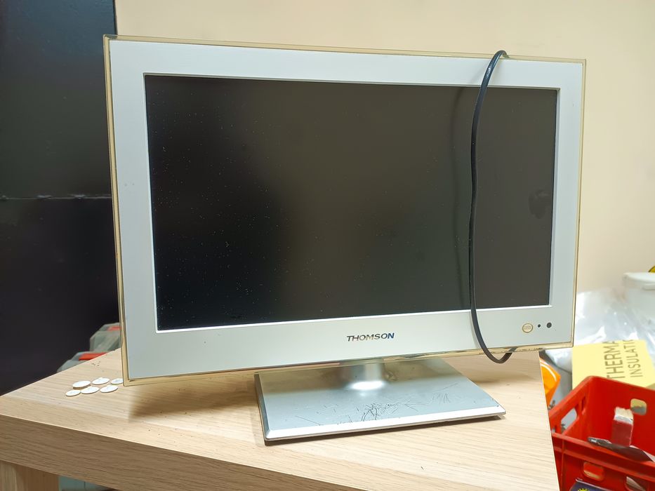 Продам ТВ 10 тыс тг без торга