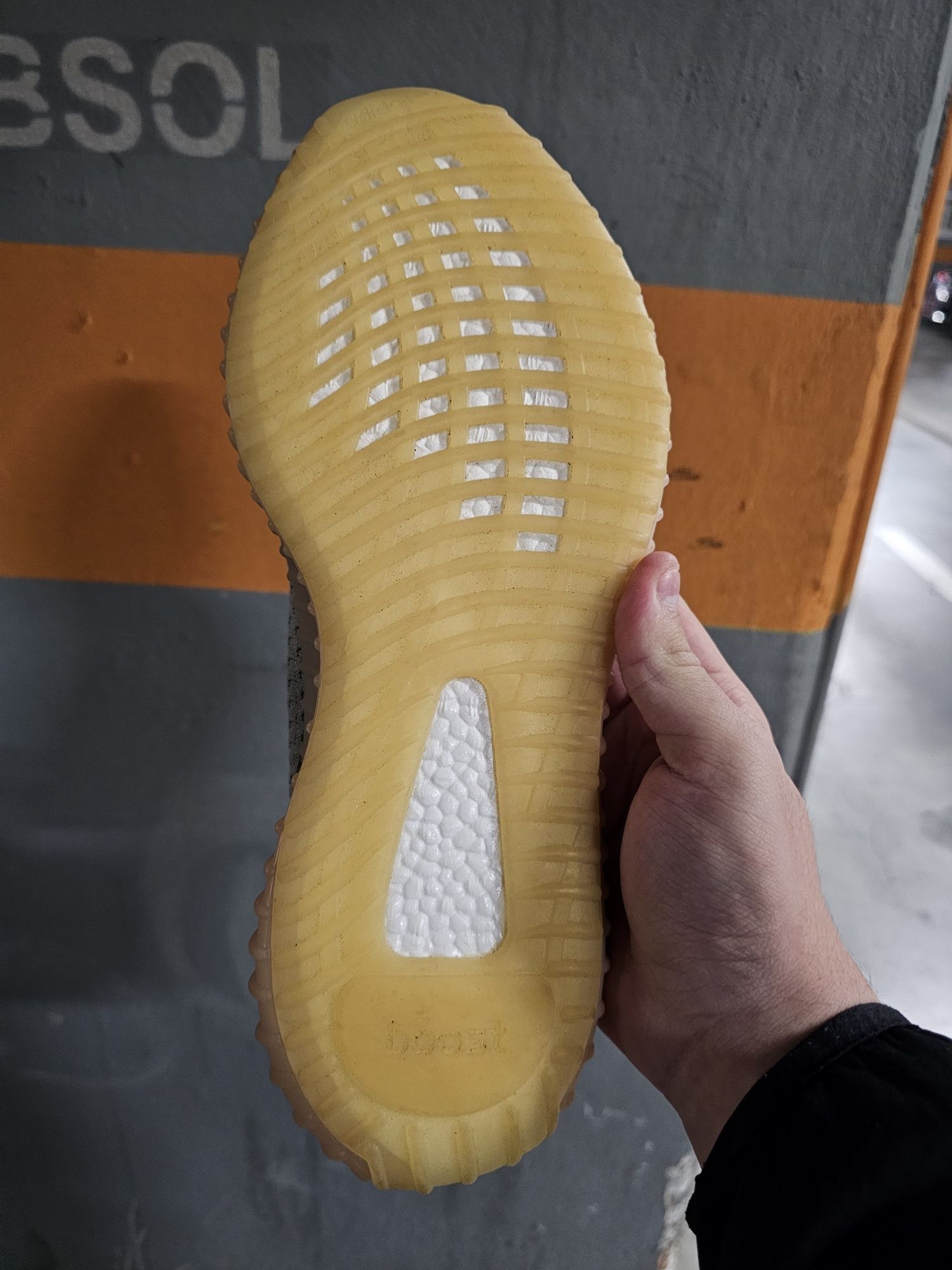 Adidasi yeezy 350v2