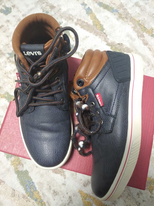 Сникърси Levi's - номер 33